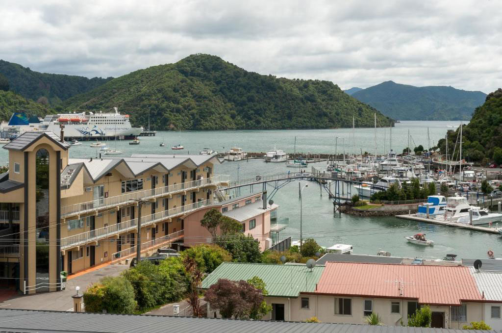 Beachcomber Inn waterfront accommodation in Picton